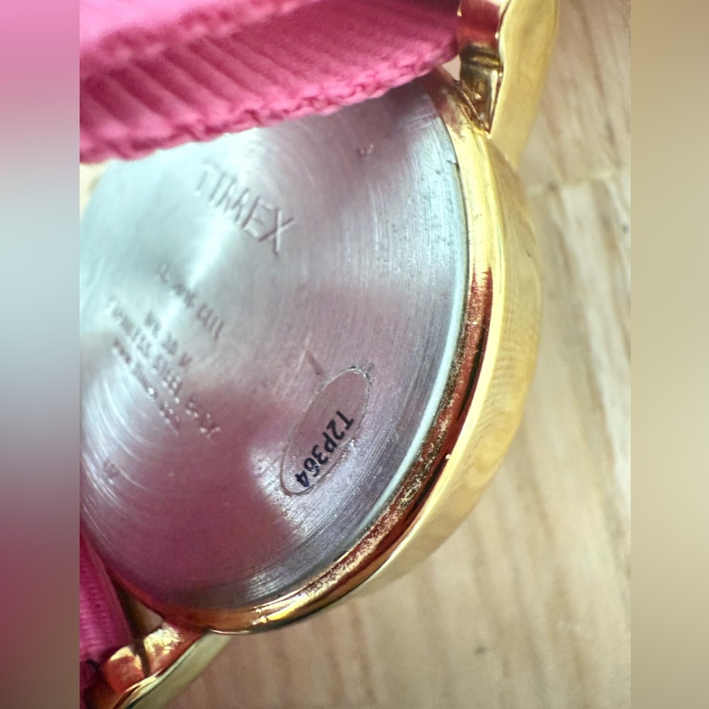 Timex weekender pink and gold tone casual watch NEW BATTERY - Picture 7 of 9